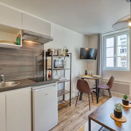 Le Remi Renove Au Coeur De Lägenhet